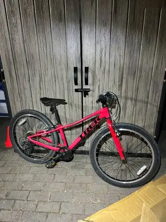 Trek Precaliber 24 Kids Mountain Bike Shimano 7-Speed Red Aluminum
