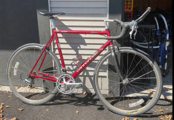 Cannondale R900 Road Bike- Shimano 600 Components, Carbon Fork