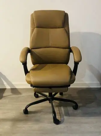 Ultra-Comfortable Executive Office Chair with Retractable Footrest