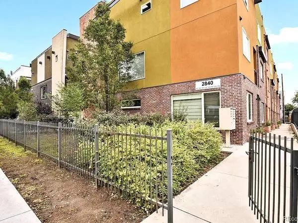 3 BED 4 BATH HOME IN DENVER For Sale! Come see it today!