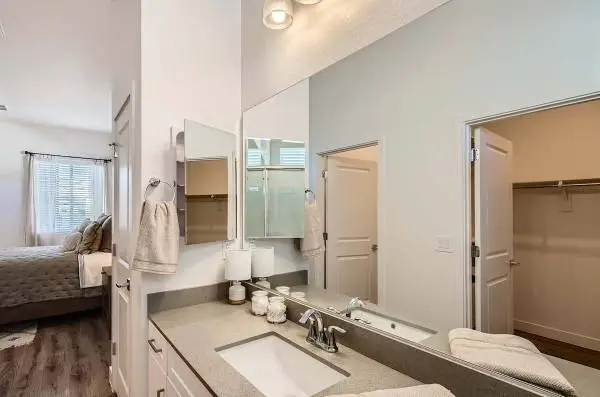 **Lease & Enjoy FREE Rent** Apache Junction AZ