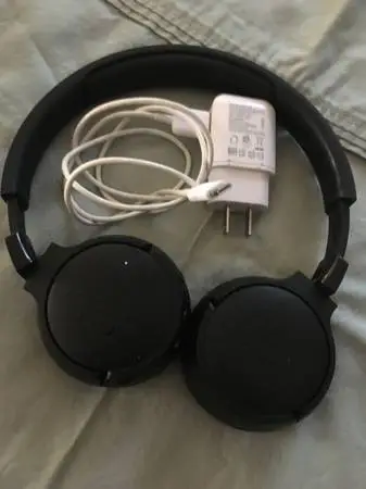 Jbl Bluetooth headset with charge cable and plug
