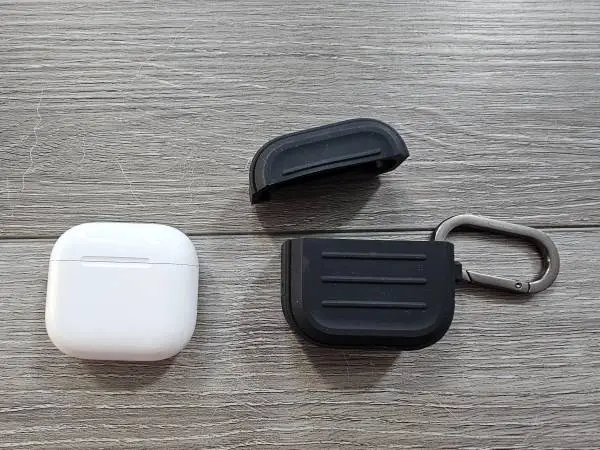 GREAT CONDITION APPLE AIRPODS 4