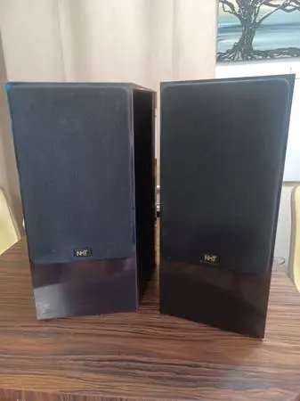 Pair NHT, Book shelf Speakers
