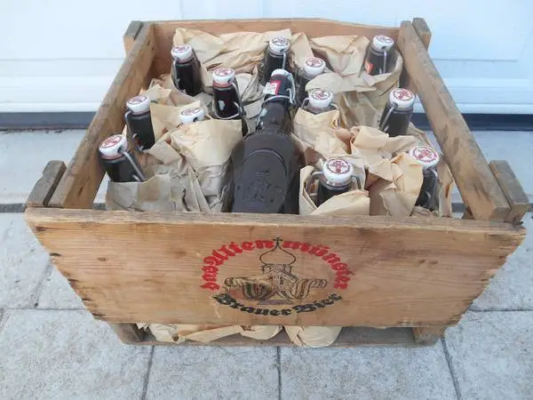 Das Ultenmunster Brauer Bier (beer) crate and bottles