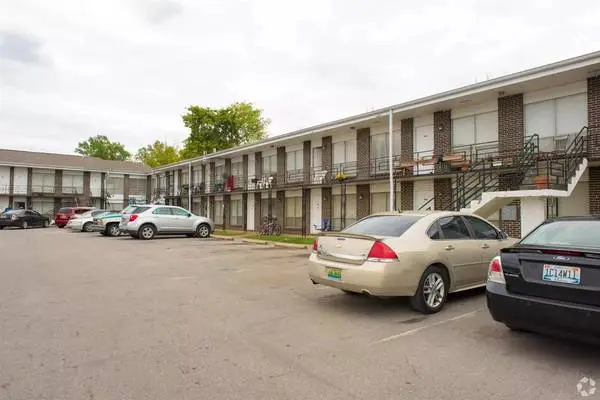 Fabulous 750 sq ft, 1 bed, 1 bath. Access to bus and transportation