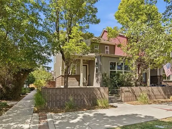 NEW LISTING! 3 Bed 3 Bath Townhouse in DENVER – For Sale!
