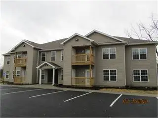 2 BEDROOM/2 BATH DOWNSTAIRS APT 467 GLEN LILY