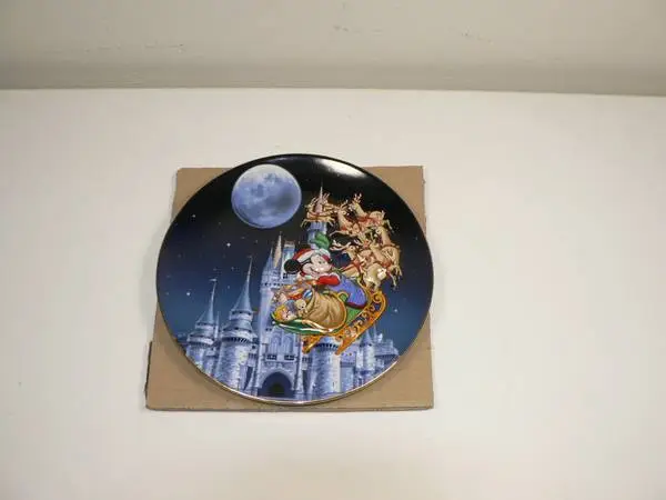 Walt Disney World Christmas Collective  Decorative 8 Plate