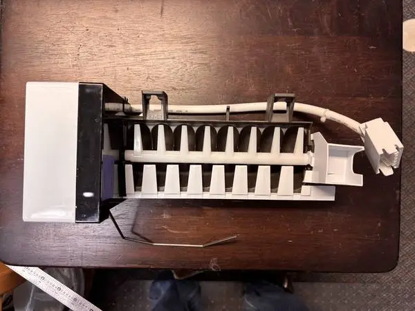 241798231 Frigidaire Refrigerator Ice Maker Assembly