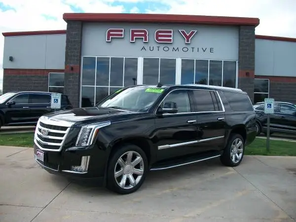 2016 Cadillac Escalade ESV LUX 4x4 153k - Fully Loaded - Warranty!