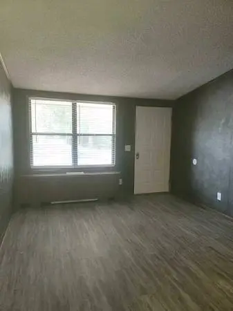 Bright and beautiful 2 bed / 1 bath! Dont wait to call us home!