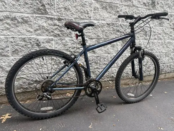 26 Trek commuter mountain bike SMALL / MED for riders 55 to 58