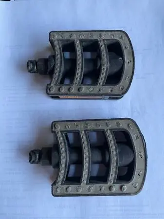 Standard flat bike pedals