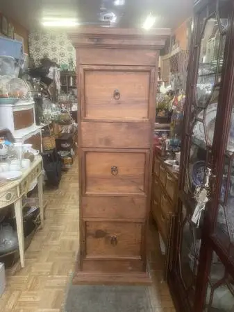 Tall  dresser chest of drawers excellent condition