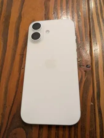 iPhone 17 - 256GB - White - Unlocked - 100% battery - Warranty - Case