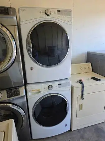 Steam clean whirlpool white washer and gas dryer