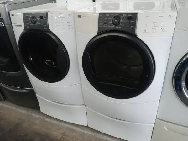 ★Kenmore Elite HE4 front load washer and dryer set on pedestals