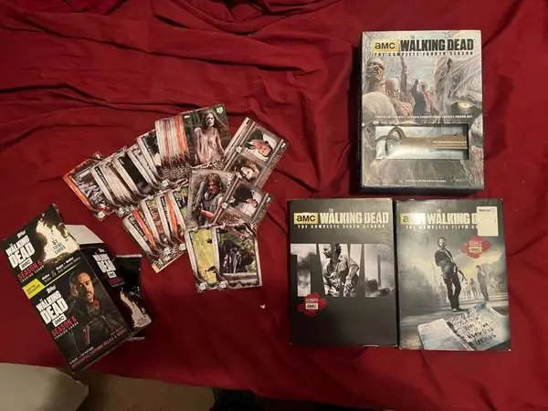 the WALKING DEAD TV series seasons 4,5, & 6 + 60 trading cards
