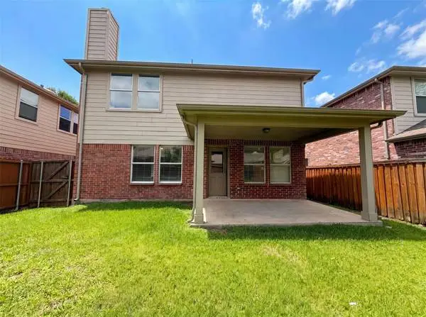 New Paint, Chef’s Kitchen, Inviting Backyard Oasis!