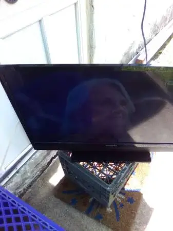 32 inch Insignia flat TV