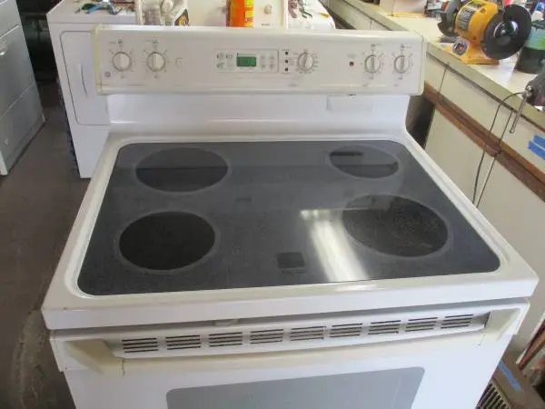 GE Electric Glass Top Stove  ** Super Clean **