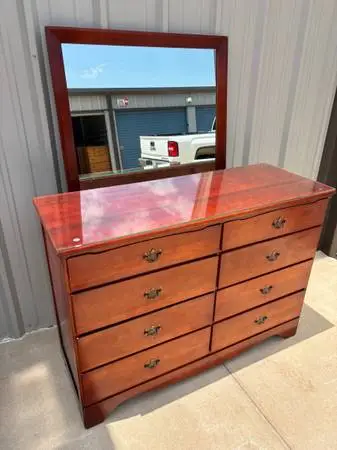 Beautiful Antique Cherry Finished 8 Drawer Dresser w/Matching Mirror