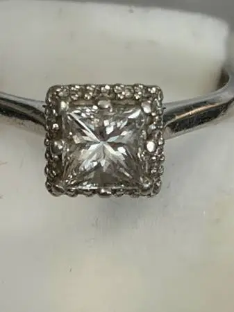 1 CARAT PRINCESS CUT SQUARE DIAMOND RING SET IN PLATINUM GIA CERTIFIED