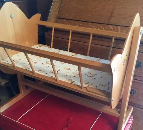 Vintage 1950s Whitney Doll Cradle