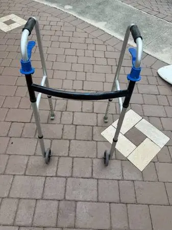 NICE WALKER $10