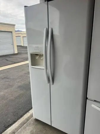 Frigidairre side by side refrigerator