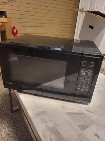 Insignia Microwave