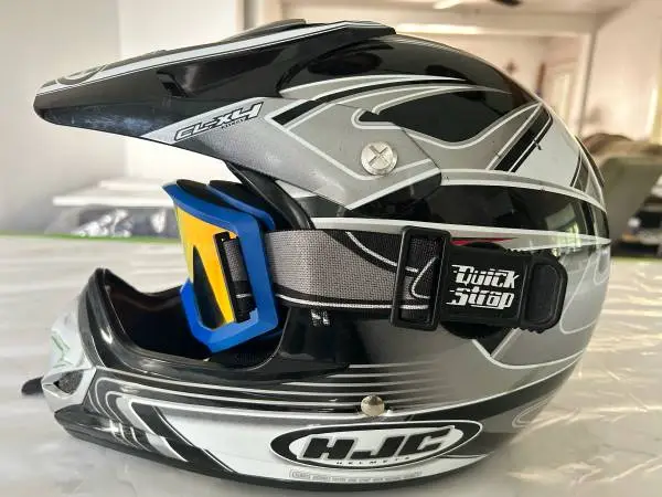 HJC CL-X4 size XL helmet w/ 100% goggles