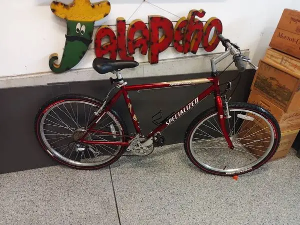 LARGE SPECIALIZED HARDROCK SPORT HYBRID 21 SPEED IN SHOWROOM COND