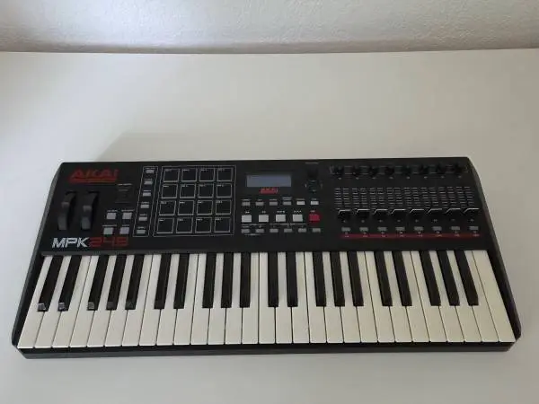 Akai Professional MPK249 49-key Keyboard Controller M-audio sustain