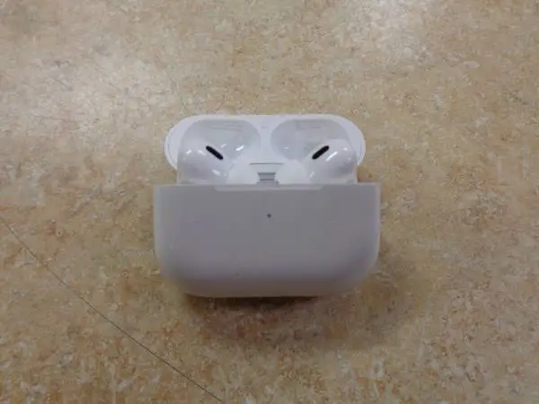 Apple Airpods Pro 2nd Gen w/ Charging Case