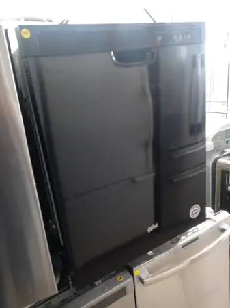 ★Whirlpool black dishwasher with plastic tub
