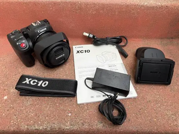 Canon XC10