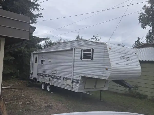 2000 28 5th Wheel Camper