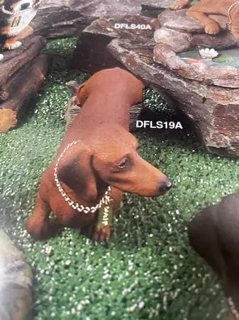 Red Dachshund With Log - DFLS19A - 9 L - 4W - 5H