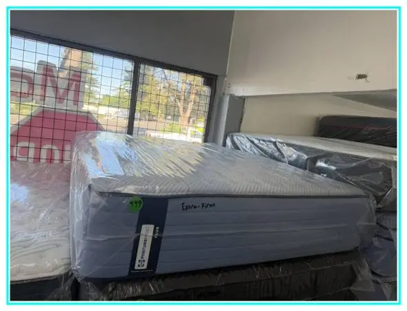 QUEEN SIZE SEALY POSTUREPEDIC PLUS MATTRESS & BOX SPRING BED SET