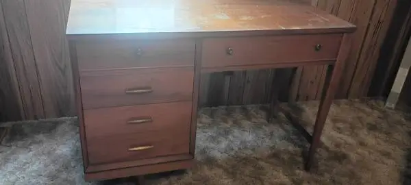 Singer sewing machine & cabinet