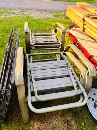 4 Aluminum out door chairs ( vintage)
