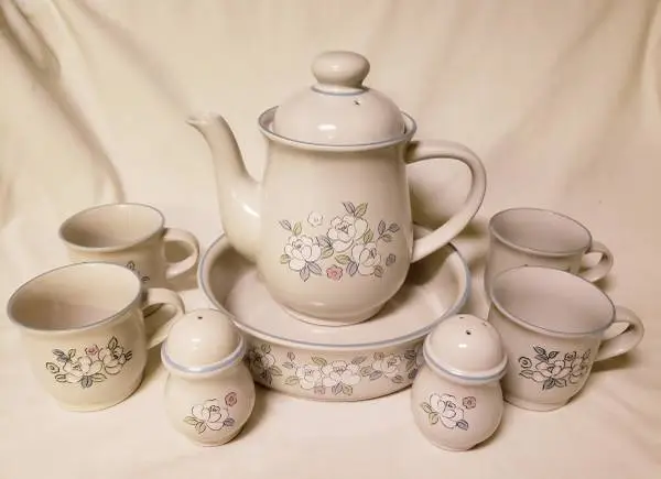 Vintage Chantilly Stoneware Serving Set
