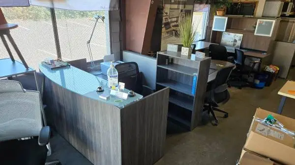 Commercial Office Furniture Warehouse – Cubicles, Desks & Bulk Package