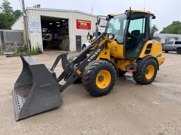 2022 Volvo L25H Loader