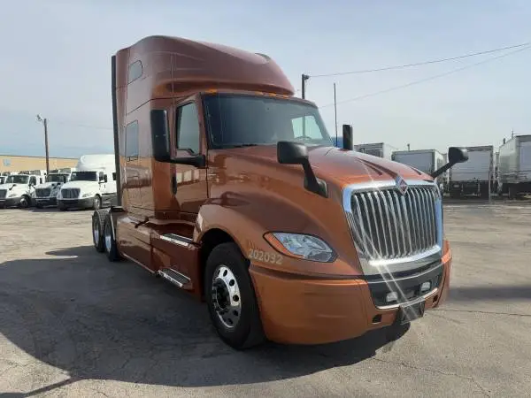 2020 INTL LT SLEEPER