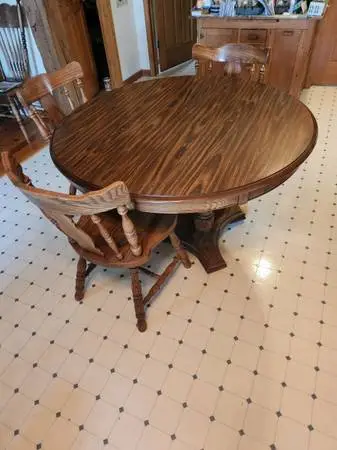 Round oak table 48