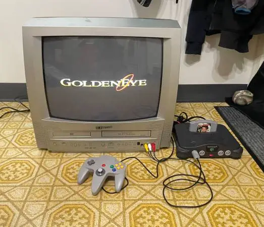 Vintage Emerson EWC19T3 19 CRT TV Combo Retro Gaming Stereo Tube