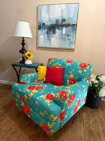 NEW Cozy Livingroom Chair